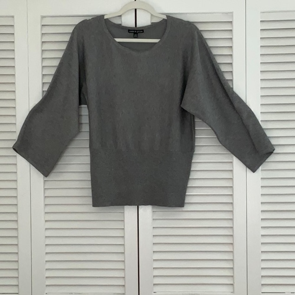 Cable and Gauge Gray Sweater Top EUC Size L